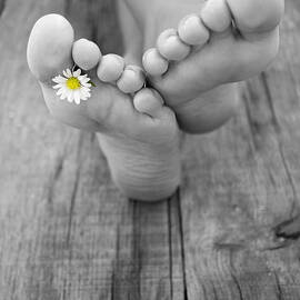 Barefoot by Aged Pixel