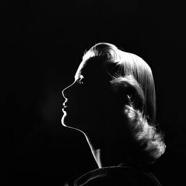 Excellent closeup portrait of movie actress, Grace Kelly. by Loomis Dean
