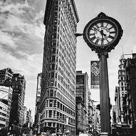 Flatiron Rush by Andrew Paranavitana
