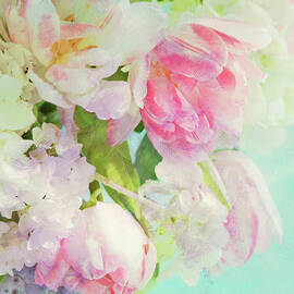 LES FLEURS by Theresa Tahara